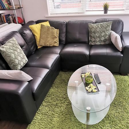 J Quarter - Sleeps 5 Long Term & Families Comfortably, 4 Beds, 2 Bathrooms Birmingham Buitenkant foto
