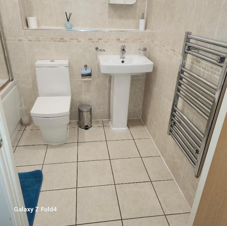 J Quarter - Sleeps 5 Long Term & Families Comfortably, 4 Beds, 2 Bathrooms Birmingham Buitenkant foto