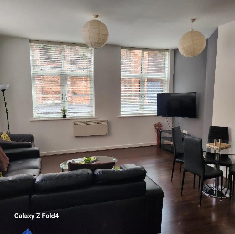 J Quarter - Sleeps 5 Long Term & Families Comfortably, 4 Beds, 2 Bathrooms Birmingham Buitenkant foto
