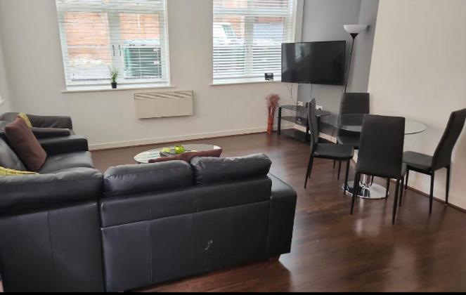 J Quarter - Sleeps 5 Long Term & Families Comfortably, 4 Beds, 2 Bathrooms Birmingham Buitenkant foto