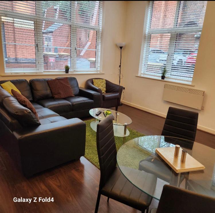 J Quarter - Sleeps 5 Long Term & Families Comfortably, 4 Beds, 2 Bathrooms Birmingham Buitenkant foto
