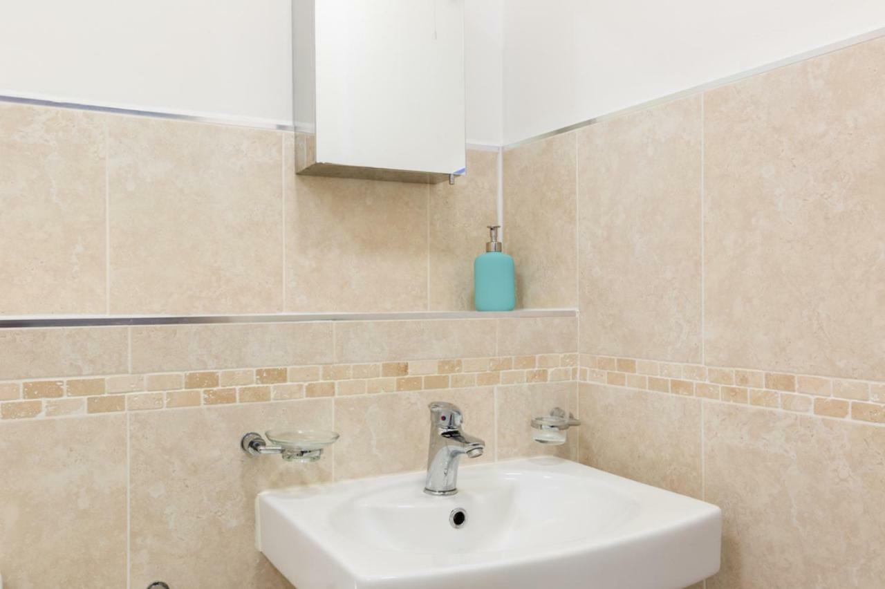 J Quarter - Sleeps 5 Long Term & Families Comfortably, 4 Beds, 2 Bathrooms Birmingham Buitenkant foto