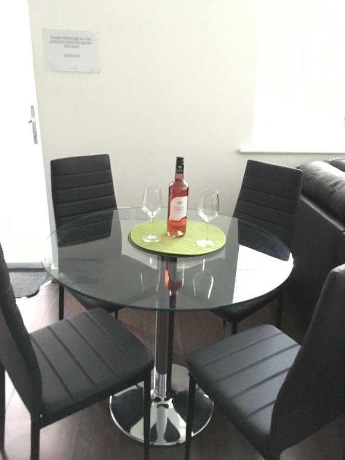 J Quarter - Sleeps 5 Long Term & Families Comfortably, 4 Beds, 2 Bathrooms Birmingham Buitenkant foto